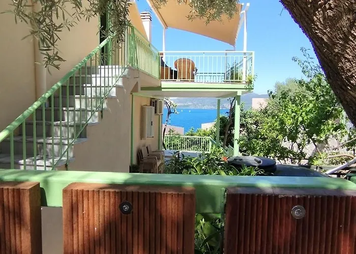 Hideaway Semesterbostad Nikiana